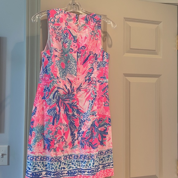 Lilly Pulitzer beachy mini dress. Size 2 like new - Picture 2 of 4